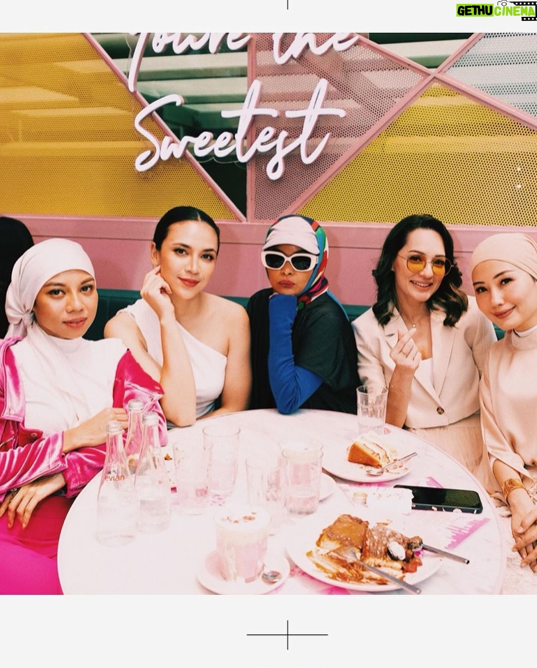 Diana Danielle Instagram - EL&N London officially opened itโs first cafe in Asia right here in Pavilion KL! Had to experience it with my twin baby @nur.auroraaa ๐ @elan_cafe