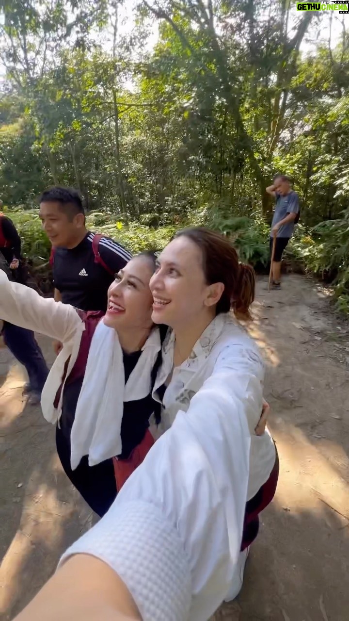 Diana Danielle Instagram - I dont think my incompetent millennial bum can survive getting lost in the jungle 🤷♀️
