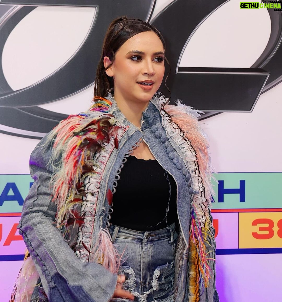 Diana Danielle Instagram - Baru sempat 🦖 #ajl38 Dressed by @melindalooi