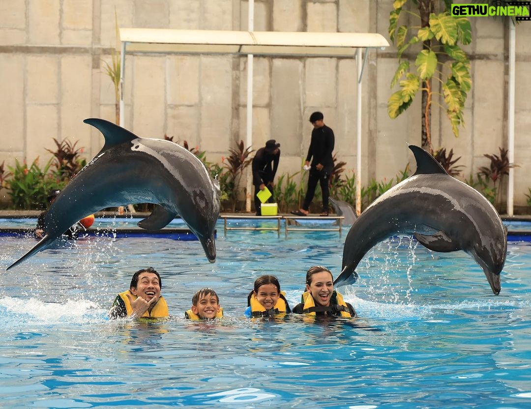 Diana Danielle Instagram - Unforgettable experience with Simba the dolphin at the @balimarinepark with my little family 🥲 The kids were so happy!!! Don’t miss this spot when you’re down in Bali - up close and personal with these sweet & intelligent creatures. Thank you for the memorable moments @balimarinepark, and #romantikaastro & @cogearproductions for setting up a special slot for us to enjoy Bali like we’ve never done before ❤️🤝