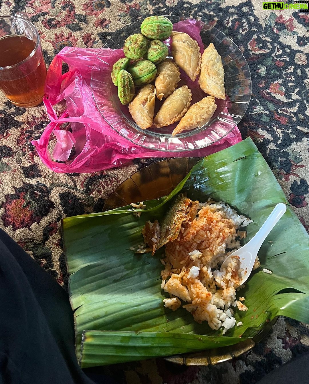 Diana Danielle Instagram - Welcome to the set life #Baranthemovie @faridkamilz