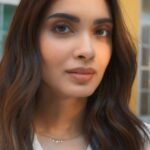 Diana Penty Instagram - A minute with me, over tea and conversation ☕️ Also spilling some secrets about that stunning sheen that lasts all day long✨ With @lakmeindia ’s Glycolic Illuminate Facewash, I shine like a diamond…everyday! @lakmeskin #ShineLikeADiamond #Lakmē #LakmēIndia #Glycolic #IlluminatedSkin #ad
