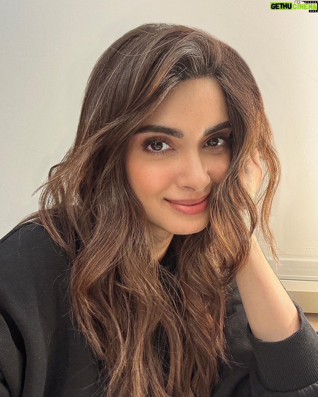 Diana Penty Instagram - Wrapping up the day with some 🤳🏻