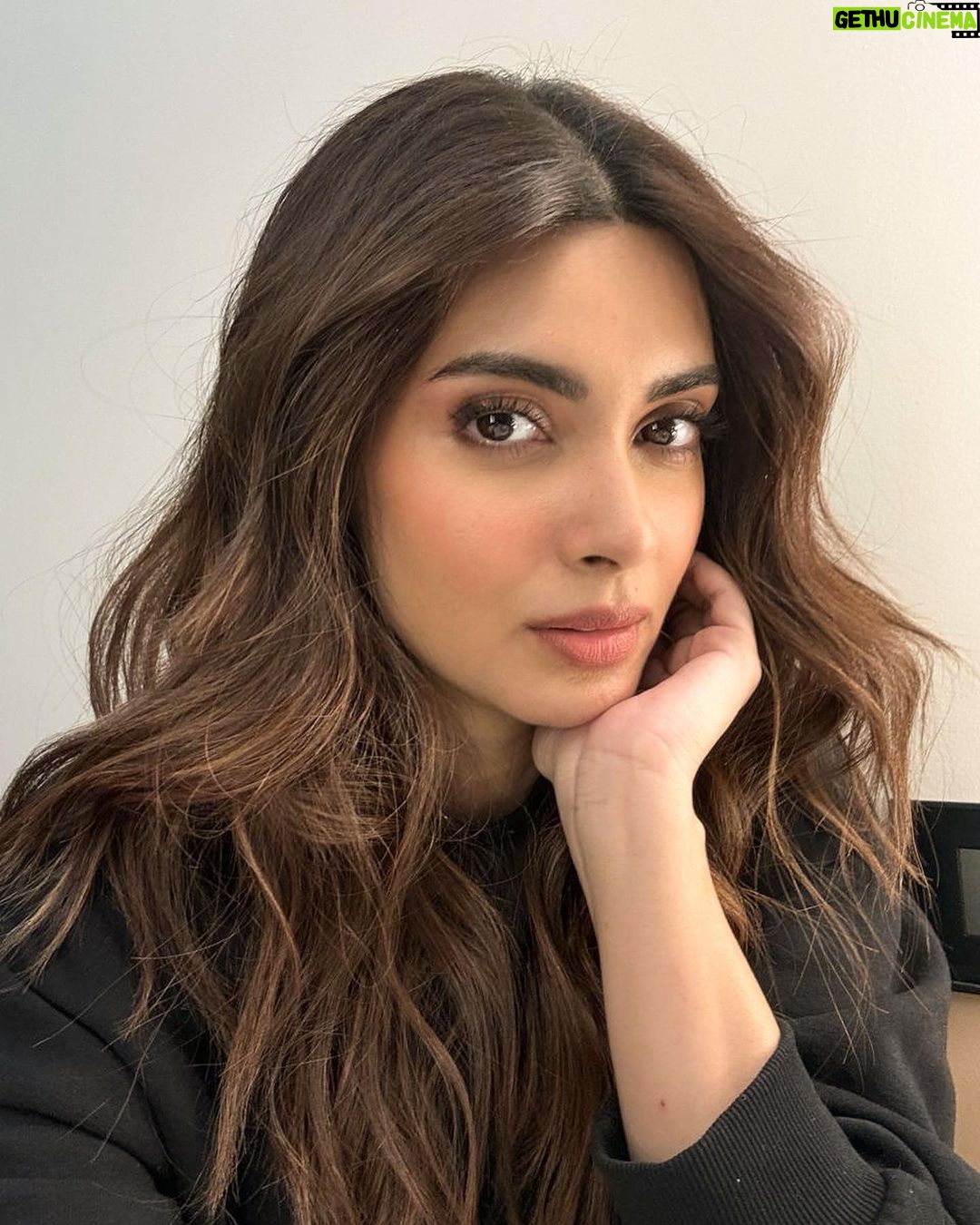 Diana Penty Instagram - Wrapping up the day with some 🤳🏻