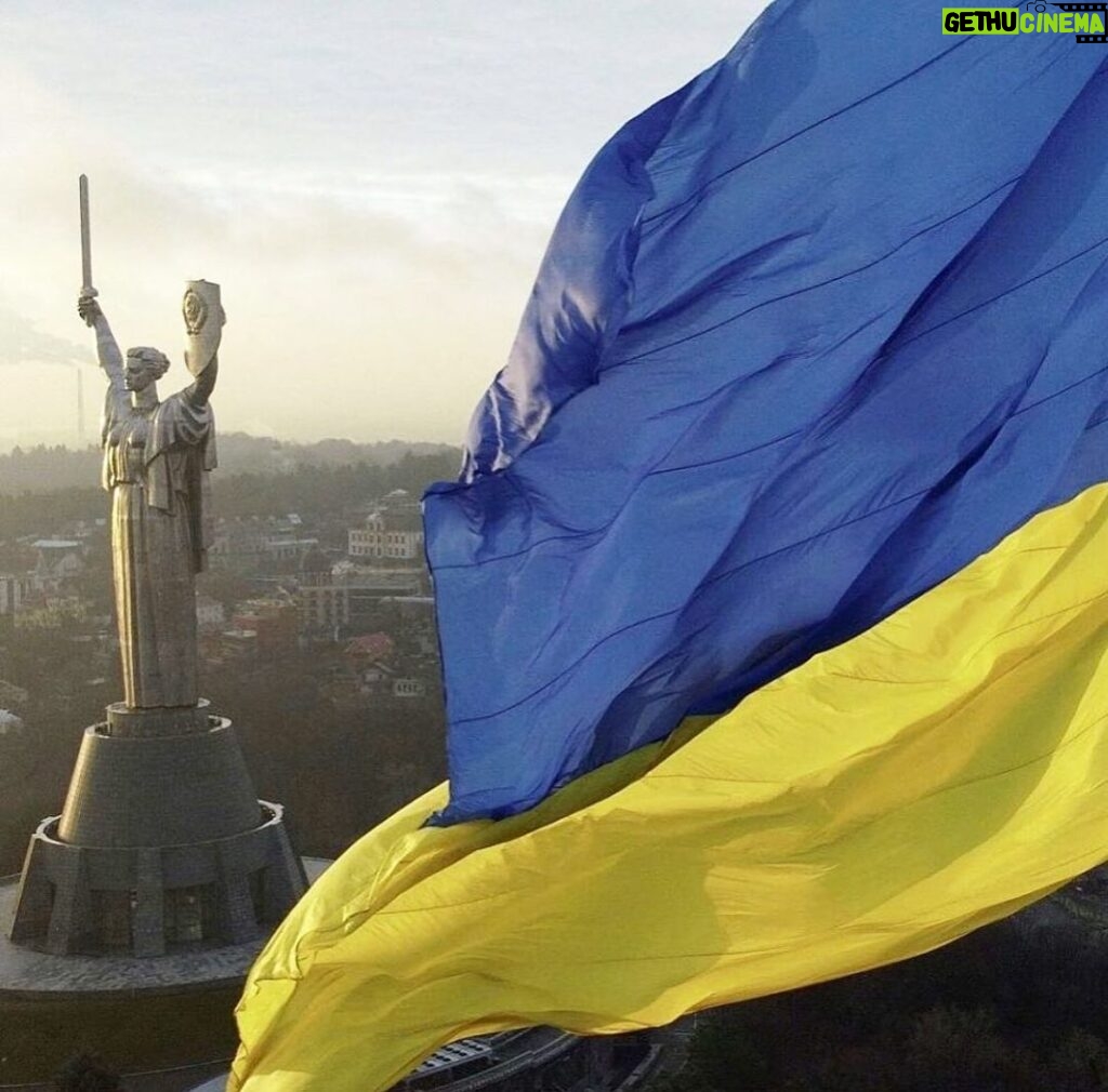 Dianna Agron Instagram - I stand with Ukraine.⁣ ⁣ I am deeply moved by the courage and bravery of Ukrainian citizens. By the steadfast leadership of Volodymyr Zelensky. Russian activists willing to risk their safety while opposing this senseless war. My heart is with all of the innocent people caught in the crosshairs. ⁣ I pray for a swift pathway to peace in Ukraine. I pray for peace universally. ⁣ ⁣ I will be donating to several of the organizations listed in my bio. ⁣