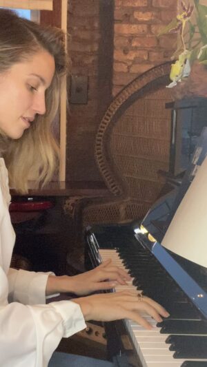 Dianna Agron Instagram - A first. Never been able to play a song to sing to on the piano. Thanks to Kyle for the request & to Sarah for my first lesson back. Far to go but happy to be here.