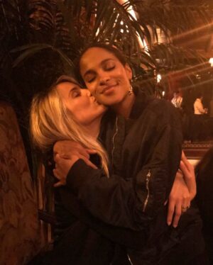 Dianna Agron Instagram - Wish I could meet you at the theatre tonight. Then make our way downtown. There’d be music, dancing - all the things we love to do. ⁣
⁣
Happy Birthday Mega 💕
⁣
Happier when I’m with you. X