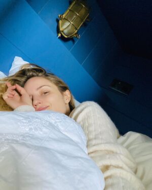 Dianna Agron Instagram - And on this day of Chanukah, I gave myself the gift of an afternoon nap. Happy holidays, whatever you celebrate, wherever you are. Xx