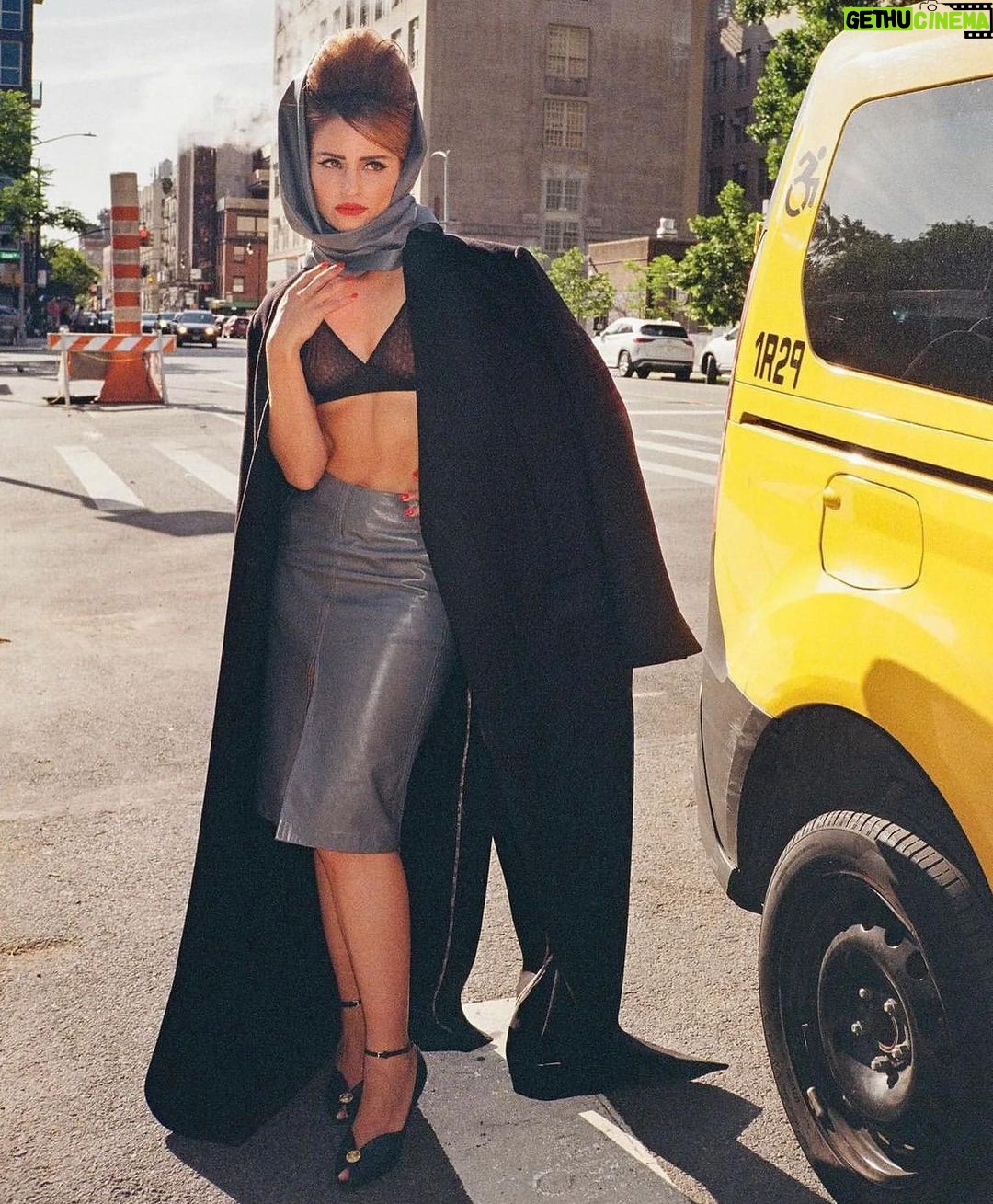 Dianna Agron Instagram - Rounding it out with a few more from our play day. ❤️ Thank you dream team! @vogueczechoslovakia Photos: @marietomanova Publisher: @michaelaseewald_v24 Editor-in-Chief: @andreabehounkova Creative Director: Thomas Beachdel Styling: @alicialombardini Hair: @ewilliams_hair Makeup: @jameskaliardos Manicure: @sonyameesh Styling Assistant: @chanelncrocs Producer: Tyler Williamson