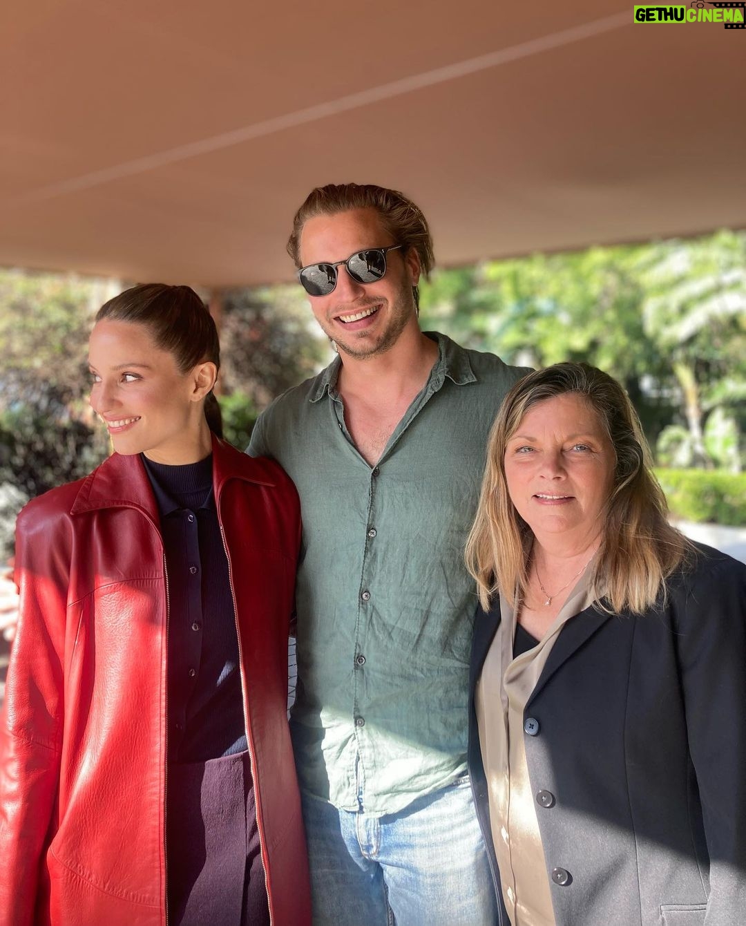 Dianna Agron Instagram - ACIDMAN with family in tow. What a wonderful weekend it was. Thank you for the movie love! 🛸