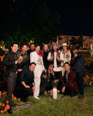 Diego Tinoco Instagram - Qué honor representar a los latinos al lado de estas leyendas, en una industria en la que hay tan pocos de nosotros. Estamos aquí para crear un impacto, hacer un cambio, hacernos sentir orgullosos de nuestra cultura y dejar un legado que valga la pena recordar. 👊🏽🇲🇽🇪🇨❤️‍🔥