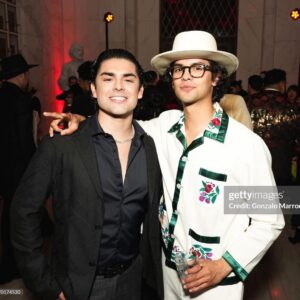 Diego Tinoco Instagram - Una noche muy especial para honrar y celebrar a aquellos que vinieron antes que nosotros y el impacto que dejaron, y el impacto que estamos creando juntos ahora. Gracias @carlosericlopez por un gran evento 🍾🎃 #diadelosmuertos