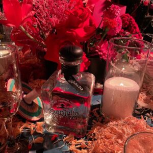 Diego Tinoco Instagram - Una noche muy especial para honrar y celebrar a aquellos que vinieron antes que nosotros y el impacto que dejaron, y el impacto que estamos creando juntos ahora. Gracias @carlosericlopez por un gran evento 🍾🎃 #diadelosmuertos