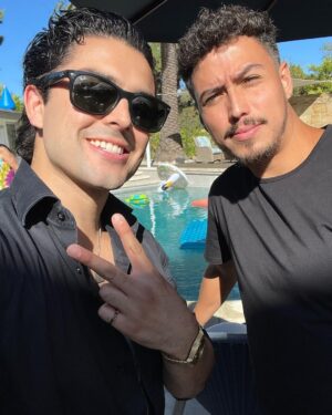 Diego Tinoco Instagram - Labor Day reunion con la familia! 👊🏽 Y’all think the last slide looks like me? 😂