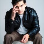 Diego Tinoco Instagram - Waiting to open up the world’s greatest online acting school tonight at midnight like. 🎭 @actorscampus