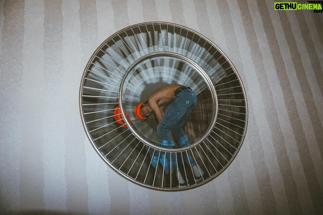Diego Velazquez Instagram - it’s not a mirror