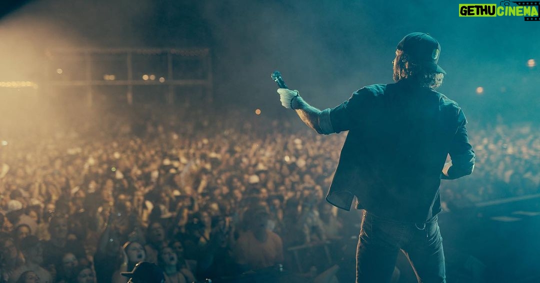 Dierks Bentley Instagram - Can’t think of a better way to start this weekend than TWO sold out shows in Bend, OR! Thank you!!! See you tonight, Washington! Hayden Homes Amphitheater