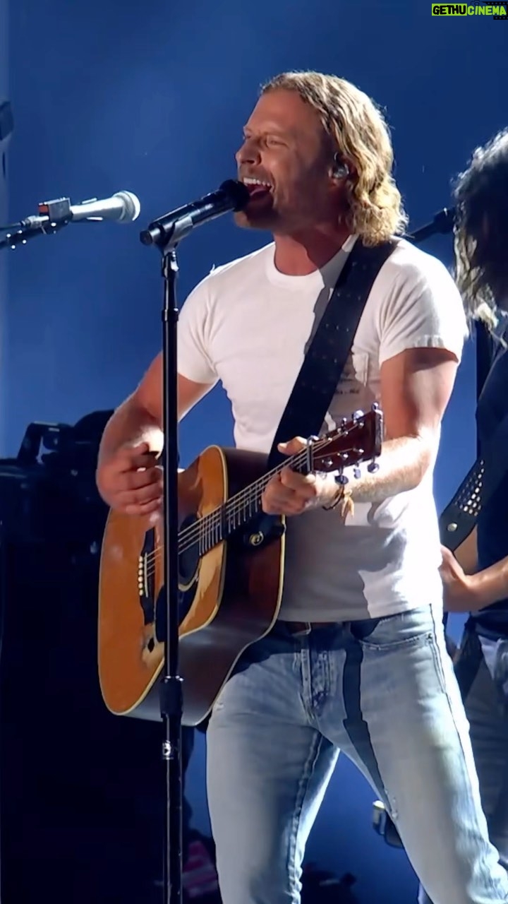 Dierks Bentley - 16.8K Likes - This year’s #CMAFest felt like GOLD!