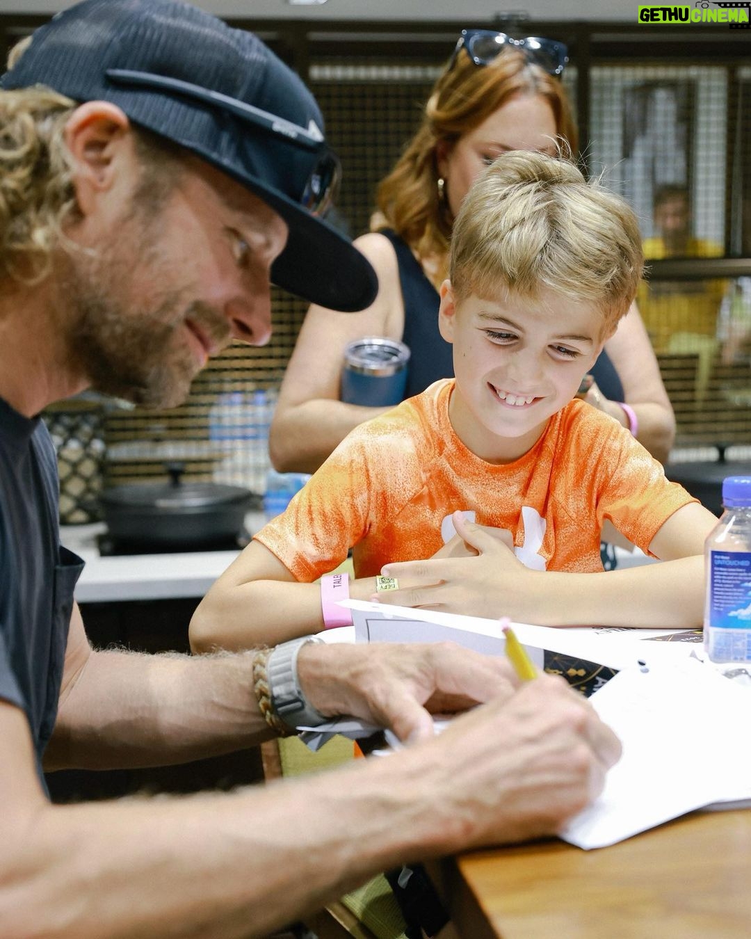 Dierks Bentley - 13.4K Likes - That’s a wrap for the #NHLAwards rehearsals. And I’m going to have the best cohost…Knox! Make sure to tune in to @nhlontnt, @sportsnet, and @tvasports at 8pm ET.