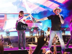 Dierks Bentley Instagram - Had the honor of having @therealtracylawrence out with us on the #GravelAndGold tour yesterday, appreciate you coming out!! The goat! What a night.