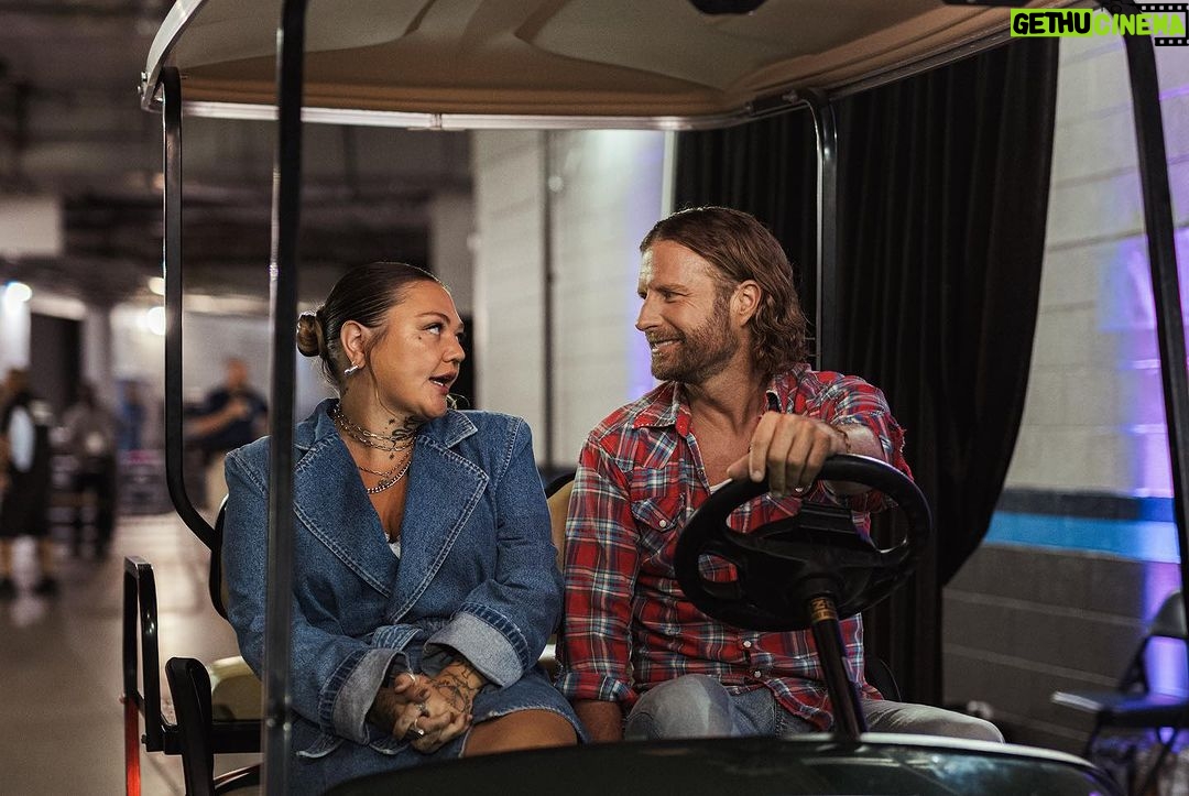 Dierks Bentley Instagram - Don’t forget to tune in to watch #CMAFest tonight in 8/7c on @abcnetwork! Had the best time with my cohosts @laineywilson and @elleking, can’t beat country music fans who come from all over the world for this.. y’all are the best. Nissan Stadium