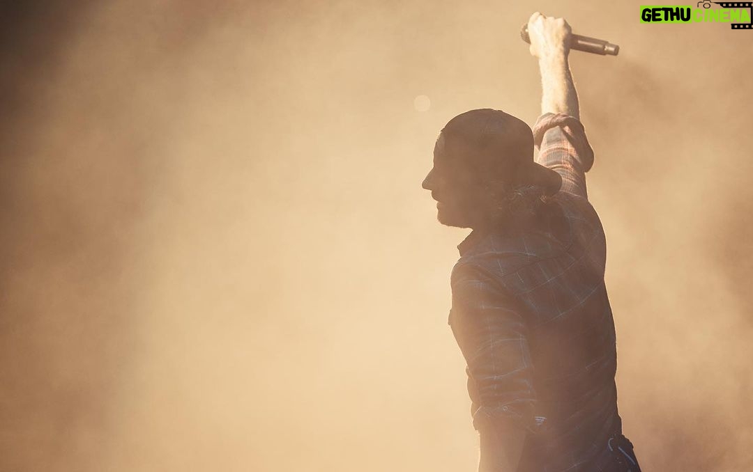 Dierks Bentley Instagram - When you’re playing a show in Florida and you have to dry the sweat from your shirt every few minutes.. haha. Y’all turned up the heat, thank you for an unforgettable three shows this weekend!