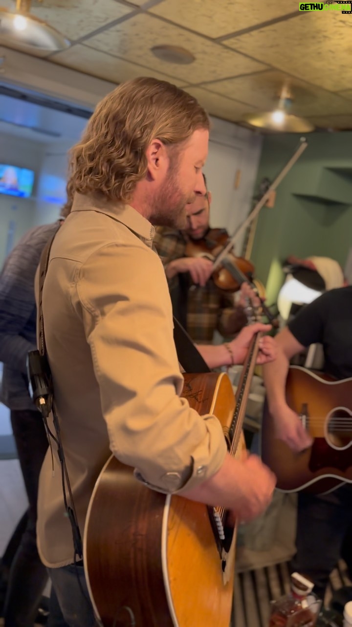 Dierks Bentley Instagram - Dressing room jams! Sun Sets In Colorado @sambushband New York, New York