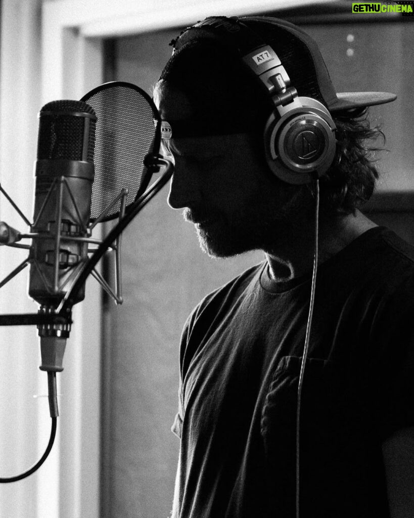Dierks Bentley Instagram - #GravelAndGold out at midnight Nashville, Tennessee