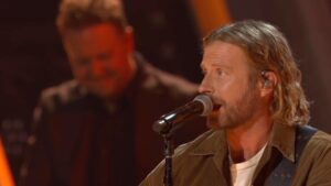 Dierks Bentley Instagram - A full circle moment to be able to honor @officialalanjackson last night… #CMAawards