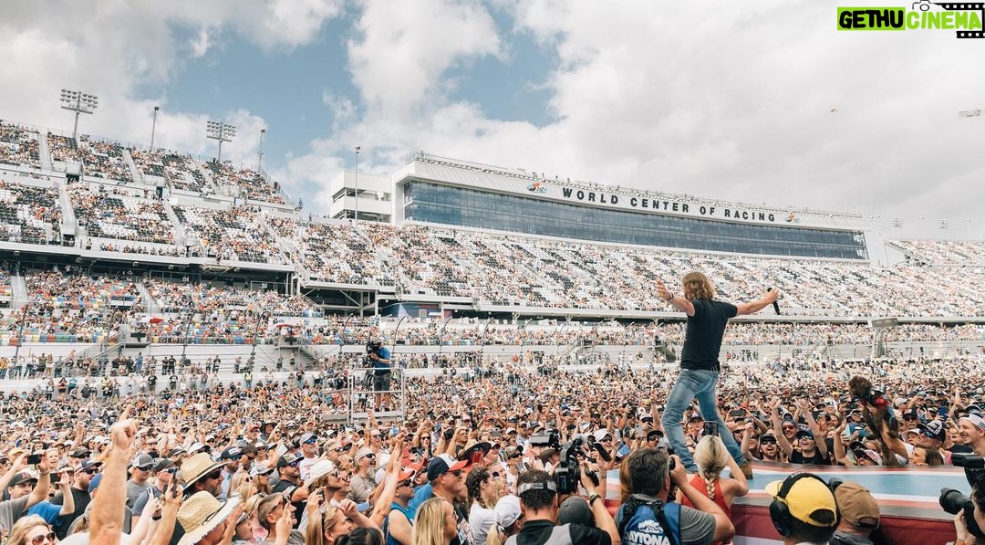 Dierks Bentley Instagram - Daytona… you never disappoint! Good luck to all of the drivers today! Daytona International Speedway