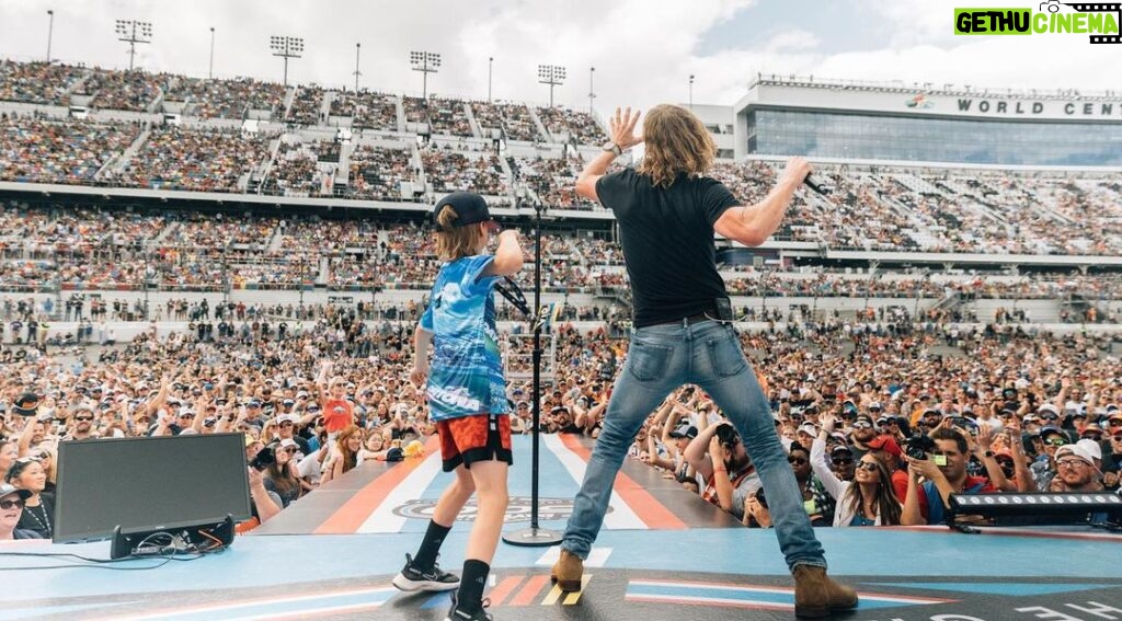 Dierks Bentley Instagram - Daytona… you never disappoint! Good luck to all of the drivers today! Daytona International Speedway