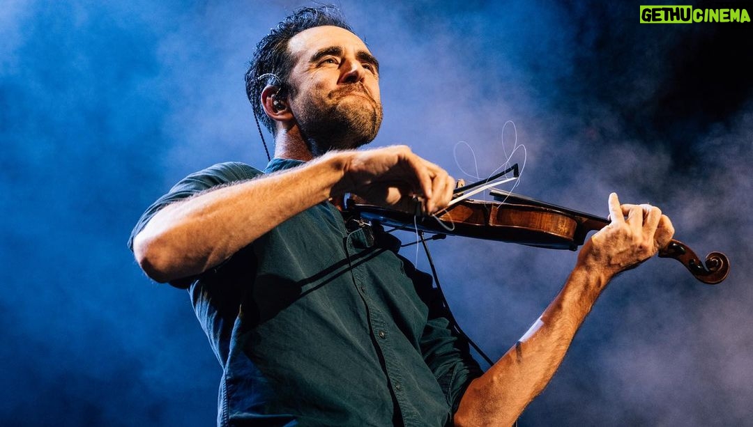 Dierks Bentley Instagram - Happy Bday to our fiddle/guitar/keytar/piano๐/banjo?/playing band leader @fiddlindan Glad you play better than you ski! #HappyBirthday #SendIt ๐