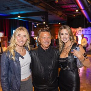 Dierks Bentley Instagram - What an amazing event this year in St. Louis…I truly didn’t think it was possible for it to be bigger and better than last year, but kudos to @ronkruszewski and @a_mandatory_disclosure, @stifelfinancial and team for raising a record $1m+!

THANK YOU to the St. Louis community for showing up, once again, and to @dierksbentley for humoring me and allowing me to sing “I’ll Be the Moon” with him. 

Honestly, the event was just so much fun and I’m excited we were able to raise so much money for all sports and disciplines at U.S. Ski & Snowboard!🌟
#stifelusskiteam 

📷: @westrichphotography