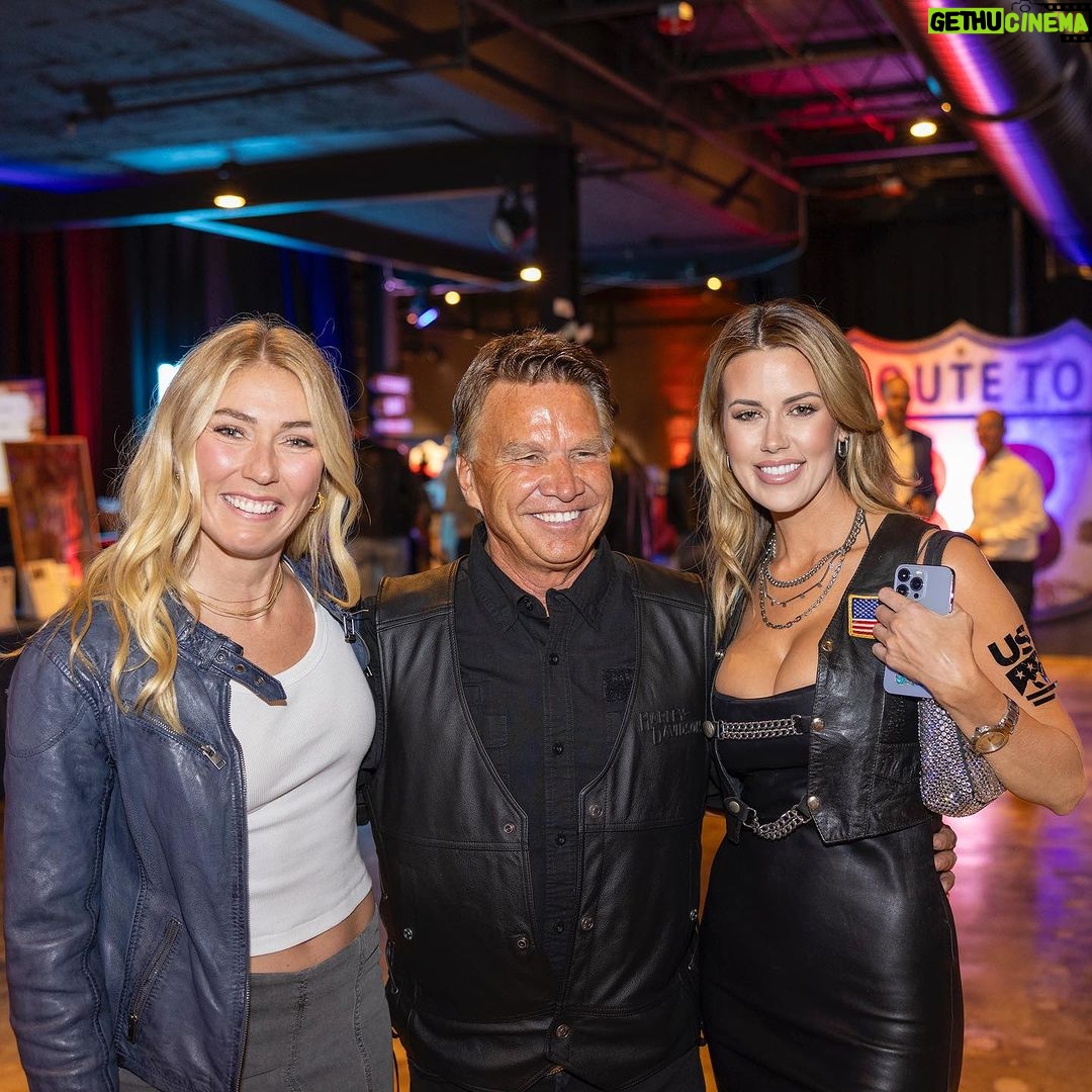 Dierks Bentley - 21.5K Likes - What an amazing event this year in St. Louis…I truly didn’t think it was possible for it to be bigger and better than last year, but kudos to @ronkruszewski and @a_mandatory_disclosure, @stifelfinancial and team for raising a record $1m+!
THANK YOU to the St. Louis community for showing up, once again, and to @dierksbentley for humoring me and allowing me to sing “I’ll Be the Moon” with him.
Honestly, the event was just so much fun and I’m excited we were able to raise so much money for all sports and disciplines at U.S. Ski & Snowboard!🌟
#stifelusskiteam
📷: @westrichphotography