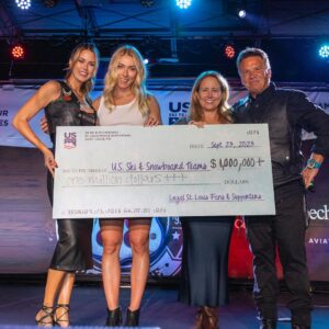 Dierks Bentley Instagram - What an amazing event this year in St. Louis…I truly didn’t think it was possible for it to be bigger and better than last year, but kudos to @ronkruszewski and @a_mandatory_disclosure, @stifelfinancial and team for raising a record $1m+!

THANK YOU to the St. Louis community for showing up, once again, and to @dierksbentley for humoring me and allowing me to sing “I’ll Be the Moon” with him. 

Honestly, the event was just so much fun and I’m excited we were able to raise so much money for all sports and disciplines at U.S. Ski & Snowboard!🌟
#stifelusskiteam 

📷: @westrichphotography
