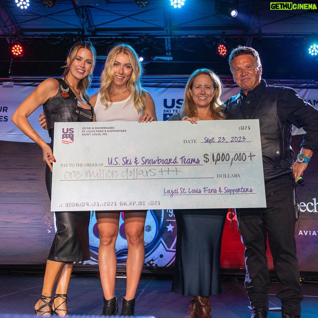 Dierks Bentley - 21.5K Likes - What an amazing event this year in St. Louis…I truly didn’t think it was possible for it to be bigger and better than last year, but kudos to @ronkruszewski and @a_mandatory_disclosure, @stifelfinancial and team for raising a record $1m+!
THANK YOU to the St. Louis community for showing up, once again, and to @dierksbentley for humoring me and allowing me to sing “I’ll Be the Moon” with him.
Honestly, the event was just so much fun and I’m excited we were able to raise so much money for all sports and disciplines at U.S. Ski & Snowboard!🌟
#stifelusskiteam
📷: @westrichphotography