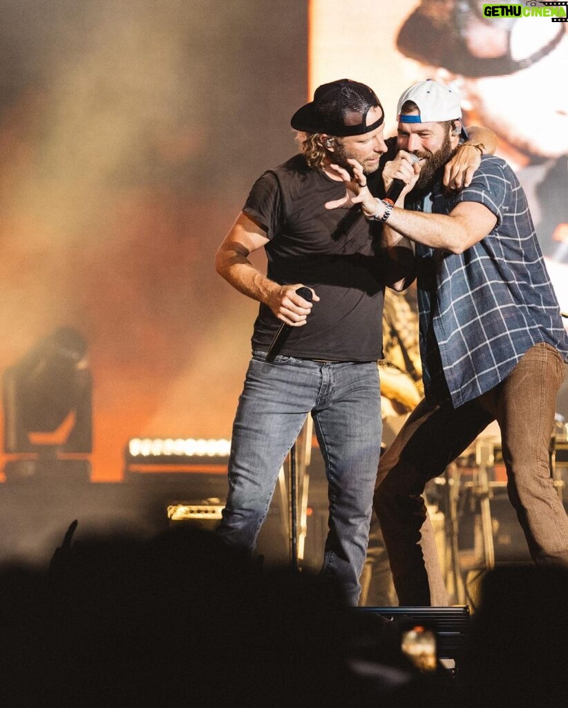 Dierks Bentley Instagram - The love was real y’all! Between me and @jordandavisofficial and my band and his. Made this THE most fun tour/summer ever. (say it every year but i really mean it this time haha). The second he walked on stage at our first show in Toronto, the whole energy of the tour shifted. He packs so much positivity and energy in his show, he couldn’t hide his love of performing if he wanted to. I’ll miss the pickleball, torturing him with sub 30 degree cold plunges, parking lot workouts, whiskey sippin and old school country, and the energy he brought to What Was I Thinkin every night. Dude loves Jesus, his family, friends and fans. Simple formula that’s makes him someone you just want to be around. Go check him out on his Damn Good Time Tour this Fall.