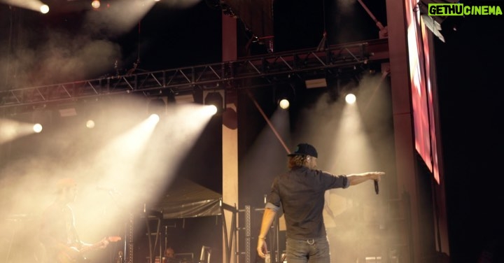 Dierks Bentley Instagram - Can’t think of a better way to start this weekend than TWO sold out shows in Bend, OR! Thank you!!! See you tonight, Washington! Hayden Homes Amphitheater