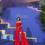 Diipa Khosla Instagram - 48 hours in Abu Dhabi with @cartier 🌹 Are you team dress red or dress black&white Red look: Wearing @hamdaalfahim @anayah_jewellery @aminamuaddiofficial Styled by @tanghavri Hair by @aamirnaveedhair Makeup by @iamgigiiiii Black & white look: Wearing @elisabettafranchi @anayah_jewellery @daccori_ Styled by @tanghavri Louvre, Abu Dhabi