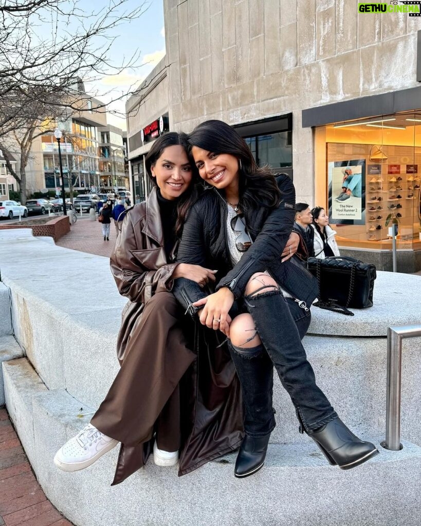 Diipa Khosla Instagram - Love it when you get to meet people, who have brought you joy through the years, made you proud of what you represent, and been an overall bright light in the world. And when they turn out to be even more amazing than what you expected… it’s magical! @sheenamelwani @diipakhosla ❤ Harvard Square