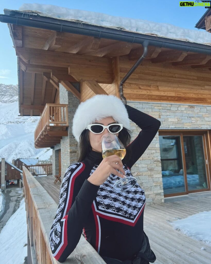 Diipa Khosla Instagram - Majorly missing the snow right now ⛄🎿 Thanks @airbnb for the best ski trip ever in Zermatt / Cervinia Cervinia-Zermatt