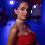 Diipa Khosla Instagram - 48 hours in Abu Dhabi with @cartier 🌹 Are you team dress red or dress black&white Red look: Wearing @hamdaalfahim @anayah_jewellery @aminamuaddiofficial Styled by @tanghavri Hair by @aamirnaveedhair Makeup by @iamgigiiiii Black & white look: Wearing @elisabettafranchi @anayah_jewellery @daccori_ Styled by @tanghavri Louvre, Abu Dhabi