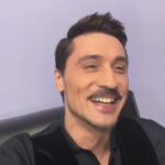 Dima Bilan Instagram - Впервые за долгое время в прямом эфире в соц сети😅 И 30 минут до начала прямого эфира на первом!! Финал!!! Голос уже не дети! Голосуйте за мою команду! @mariapanukovaofficial @tairova.renata ! Мы приготовили такую красоту! ☺️ #билан #димабилан !