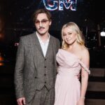 Dima Bilan Instagram - 27 сентября, в особняке на Волхонке, прошел грандиозный ужин в честь премьеры моей новой музыкальной и видео работы #ОСТРОЙБРИТВОЙ! Спасибо Михаилу Гуцериеву @gutserievmedia и Дарье Кузнецовой @darya.cuznetsova , за эту прекрасную музыку и такой чудесный повод собраться вместе с коллегами и друзьями за праздничным столом и вкусным ужином! Таких вечеров я не устраивал очень долго! Спасибо тебе, Яна @rudkovskayaofficial , за включенность и детальность в создании праздника! Все на высшем уровне! Спасибо Аня Чиповская @chi_pa , своим талантом и красотой ты украсила нашу кино - работу! Спасибо Коллегам и Друзьям, которые разделили со мной этот вечер! То ли еще будет! GM - вторая часть, обещает быть ОЧЕНЬ интересной и неожиданной. #билан #димабилан
