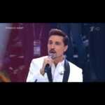 Dima Bilan Instagram - Открытие #ИГРЫБУДУЩЕГО, началось с нашего с @elmiramatur исполнения Государственного Гимна Российской Федерации перед Президентом и почетными гостями нашей с Вами страны! Я рад, что нахожусь на таком знаменательном и масштабном турнире Игры Будущего! Это первое в истории спортивное шоу в концепции фиджитал, объединяющее соревнования в физическом и цифровом измерениях! Масштабы и процесс подготовки - поражают! Современные технологии - часть нашей жизни и я счастлив, что в нашей стране такое множество талантливых, идущих в ногу со временем - людей и профессионалов! Искусственный интеллект, роботы, дополненная реальность - здорово, что мы умеем и знаем, как это использовать и как применять! И я горд, что абсолютно везде обязательно приложена рука Российского человека! И еще более знаково для меня, что это событие происходит на моей второй родине, в Казани! Я сам стараюсь и слежу за всеми новшествами, грамотно использую их в своей работе, поэтому особенно рад быть частью этого большого события! Всем участникам желаю удачи и успехов! #билан #димабилан