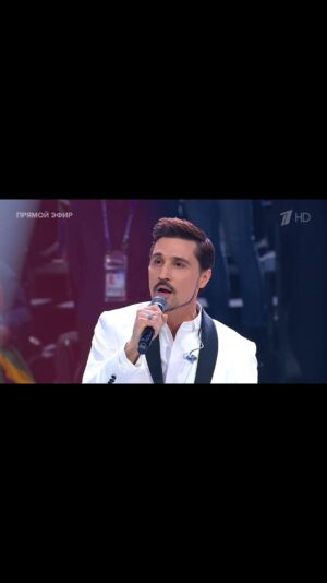 Dima Bilan Instagram - Открытие #ИГРЫБУДУЩЕГО, началось с нашего с @elmiramatur исполнения Государственного Гимна Российской Федерации перед Президентом и почетными гостями нашей с Вами страны! Я рад, что нахожусь на таком знаменательном и масштабном турнире Игры Будущего! Это первое в истории спортивное шоу в концепции фиджитал, объединяющее соревнования в физическом и цифровом измерениях! Масштабы и процесс подготовки - поражают! 
Современные технологии - часть нашей жизни и я счастлив, что в нашей стране такое множество талантливых, идущих в ногу со временем - людей и профессионалов! Искусственный интеллект, роботы, дополненная реальность - здорово, что мы умеем и знаем, как это использовать и как применять!  И я горд, что абсолютно везде обязательно приложена рука Российского человека! 
И еще более знаково для меня, что это событие происходит на моей второй родине,  в Казани!
Я сам стараюсь и слежу за всеми новшествами, грамотно использую их в своей работе, поэтому особенно рад быть частью этого большого события! Всем участникам желаю удачи и успехов! #билан #димабилан