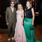 Dima Bilan Instagram - 27 сентября, в особняке на Волхонке, прошел грандиозный ужин в честь премьеры моей новой музыкальной и видео работы #ОСТРОЙБРИТВОЙ! Спасибо Михаилу Гуцериеву @gutserievmedia и Дарье Кузнецовой @darya.cuznetsova , за эту прекрасную музыку и такой чудесный повод собраться вместе с коллегами и друзьями за праздничным столом и вкусным ужином! Таких вечеров я не устраивал очень долго! Спасибо тебе, Яна @rudkovskayaofficial , за включенность и детальность в создании праздника! Все на высшем уровне! Спасибо Аня Чиповская @chi_pa , своим талантом и красотой ты украсила нашу кино - работу! Спасибо Коллегам и Друзьям, которые разделили со мной этот вечер! То ли еще будет! GM - вторая часть, обещает быть ОЧЕНЬ интересной и неожиданной. #билан #димабилан