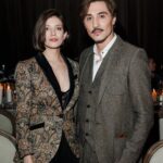 Dima Bilan Instagram - 27 сентября, в особняке на Волхонке, прошел грандиозный ужин в честь премьеры моей новой музыкальной и видео работы #ОСТРОЙБРИТВОЙ! Спасибо Михаилу Гуцериеву @gutserievmedia и Дарье Кузнецовой @darya.cuznetsova , за эту прекрасную музыку и такой чудесный повод собраться вместе с коллегами и друзьями за праздничным столом и вкусным ужином! Таких вечеров я не устраивал очень долго! Спасибо тебе, Яна @rudkovskayaofficial , за включенность и детальность в создании праздника! Все на высшем уровне! Спасибо Аня Чиповская @chi_pa , своим талантом и красотой ты украсила нашу кино - работу! Спасибо Коллегам и Друзьям, которые разделили со мной этот вечер! То ли еще будет! GM - вторая часть, обещает быть ОЧЕНЬ интересной и неожиданной. #билан #димабилан