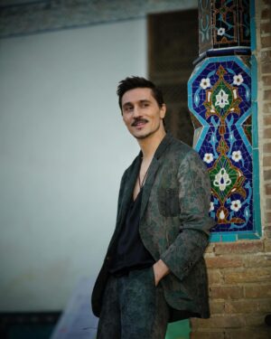 Dima Bilan Instagram - Да, я в Самарканде, в одном из самых древних городов мира! Основан в 8 веке до нашей эры! 
Рад быть гостем здесь, невероятная красота! Восток 🙌🏻
#Узбекистан, спасибо за гостеприимство!) 
#билан #димабилан