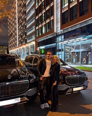 Dima Bilan Instagram - 18 лет дружбы , работы и творчества !  Дышим синхронно  с моим Другом @bilanofficial 🖤 #nofilter
